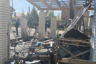 Паркану немає, вікна вилетіли, дах злетів, авто не відновити — жителі Житомирщини про наслідки обстрілу РФ Паркану немає, вікна вилетіли, дах злетів, авто не відновити — жителі Житомирщини про наслідки обстрілу РФ