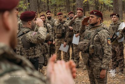 Десантники 95 житомирської бригади отримали нагороди за виконання завдань на полі бою Десантники 95 житомирської бригади отримали нагороди за виконання завдань на полі бою