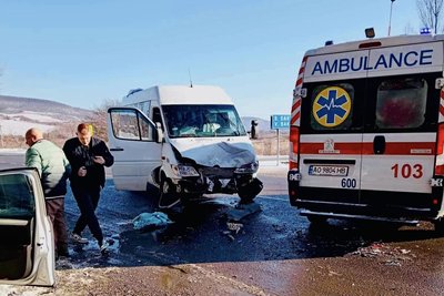 На Закарпатті внаслідок ДТП травмувалися двоє людей