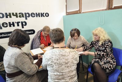 У Житомирі людей 60+ навчали протидіяти дезінформації та критично сприймати новини У Житомирі людей 60+ навчали протидіяти дезінформації та критично сприймати новини