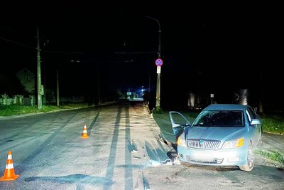 ДТП у Житомирі: водій врізався в електроопору, 16-річна пасажирка загинула ДТП у Житомирі: водій врізався в електроопору, 16-річна пасажирка загинула
