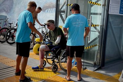 Одесу відвідали військові, які отримали поранення та користуються колісними кріслами Одесу відвідали військові, які отримали поранення та користуються колісними кріслами