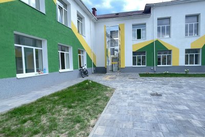 У Малині відновили пошкоджений внаслідок російських обстрілів ліцей — у ньому навчатиметься пів тисячі учнів У Малині відновили пошкоджений внаслідок російських обстрілів ліцей — у ньому навчатиметься пів тисячі учнів