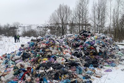 У Житомирі поліцію та екологів викликали на місце скиду побутових відходів поблизу міського сміттєзвалища У Житомирі поліцію та екологів викликали на місце скиду побутових відходів поблизу міського сміттєзвалища