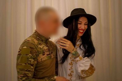 "Я мрію про те, щоб люди об’єдналися". Історія волонтерки та колишньої парамедикині батальону "Азов" Олени Мосійчук "Я мрію про те, щоб люди об’єдналися". Історія волонтерки та колишньої парамедикині батальону "Азов" Олени Мосійчук