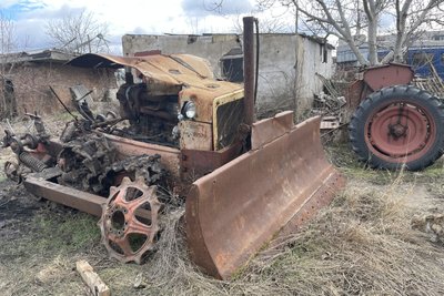 Уламки снарядів на згадку. Фермер з Миколаївщини розчищає поле від боєприпасів РФ Уламки снарядів на згадку. Фермер з Миколаївщини розчищає поле від боєприпасів РФ