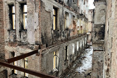 Бої за окружну та захоплення школи: як російські окупанти рік тому проривалися до Харкова Бої за окружну та захоплення школи: як російські окупанти рік тому проривалися до Харкова