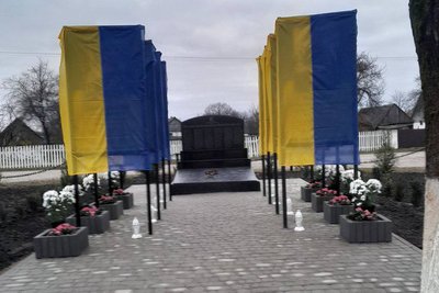 У громаді на Житомирщині відкрили Алею Героїв на честь загиблих захисників-односельчан У громаді на Житомирщині відкрили Алею Героїв на честь загиблих захисників-односельчан