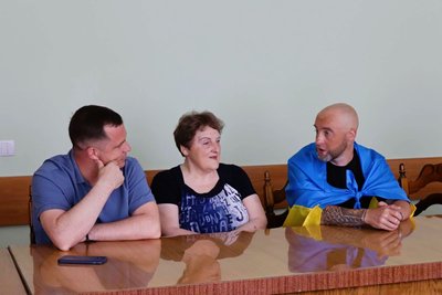 Захисник Андрій Коломієць повернувся після полону у Первомайську громаду Захисник Андрій Коломієць повернувся після полону у Первомайську громаду