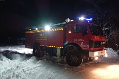 Горіла квартира у багатоповерхівці у громаді на Житомирщині — тіло 58-річного господаря сусіди винесли на сходи Горіла квартира у багатоповерхівці у громаді на Житомирщині — тіло 58-річного господаря сусіди винесли на сходи