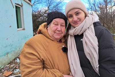 Спілкування творчої групи з місцевими мешканцями Спілкування творчої групи з місцевими мешканцями