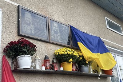 меморіальна дошка, михайло вельничук, ростислав антонюк, колодрібка, заліщицька громада, тернопіль меморіальна дошка, михайло вельничук, ростислав антонюк, колодрібка, заліщицька громада, тернопіль