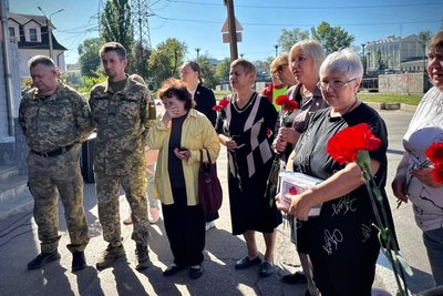 Меморіальну дошку Олексію "Тигру" Дегтярьову відкрили у гімназії №30 у Харкові Меморіальну дошку Олексію "Тигру" Дегтярьову відкрили у гімназії №30 у Харкові