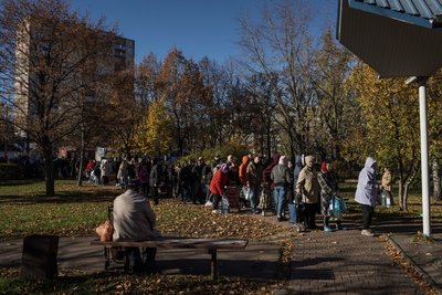 Київ без води. Біля бюветів утворилися черги Київ без води. Біля бюветів утворилися черги