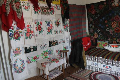 У прикордонному селі на Житомирщині діє народознавчий музей з речами, подарованими місцевими жителями У прикордонному селі на Житомирщині діє народознавчий музей з речами, подарованими місцевими жителями