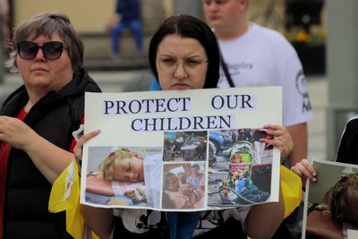 Миколаївські біженці долучилися до акції в Ірландії проти російської збройної агресії