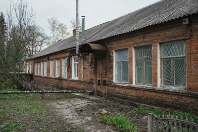 Будівля їдальні в Дослідному, Харківська область, травень 2026 року Будівля їдальні в Дослідному, Харківська область, травень 2026 року