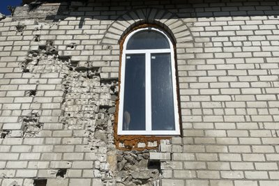 Обстрілювали ракетами та з танків. На Миколаївщині відновлюють церкву Обстрілювали ракетами та з танків. На Миколаївщині відновлюють церкву