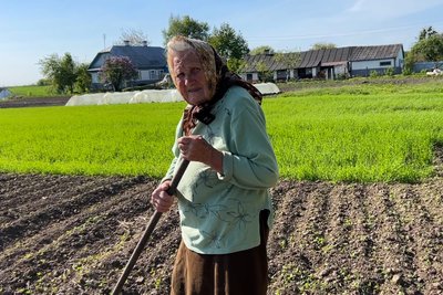 "Перша кравчиня та господиня у селі": про своє життя розповіла 91-річна жінка із Рівненщини "Перша кравчиня та господиня у селі": про своє життя розповіла 91-річна жінка із Рівненщини
