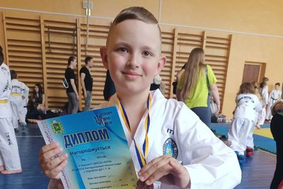 Родина 10-річного хлопчика із Сум майже два роки бореться за його життя після ДТП Родина 10-річного хлопчика із Сум майже два роки бореться за його життя після ДТП