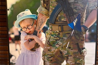 Фотографії, книжки та мистецька інсталяція про Маріуполь — у Житомирі відкрили виставку "Вежа: кроки пам’яті" Фотографії, книжки та мистецька інсталяція про Маріуполь — у Житомирі відкрили виставку "Вежа: кроки пам’яті"
