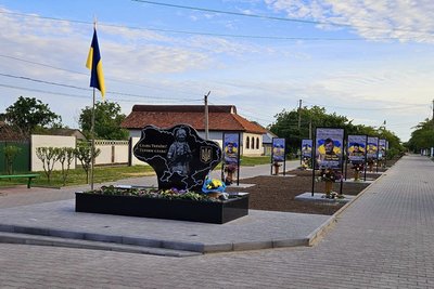 На Одещині з'явилася ще одна Алея Слави на честь загиблих захисників На Одещині з'явилася ще одна Алея Слави на честь загиблих захисників