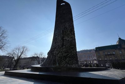 Задня частина "Хвилі" Задня частина "Хвилі"