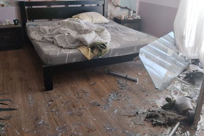 Паркану немає, вікна вилетіли, дах злетів, авто не відновити — жителі Житомирщини про наслідки обстрілу РФ Паркану немає, вікна вилетіли, дах злетів, авто не відновити — жителі Житомирщини про наслідки обстрілу РФ