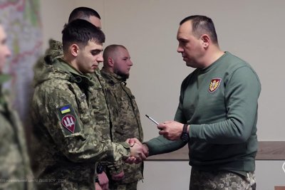 Військовослужбовців 199 центру ДШВ нагородили відзнаками Міноборони і грамотами Військовослужбовців 199 центру ДШВ нагородили відзнаками Міноборони і грамотами