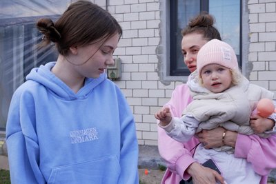 Під час російського обстрілу Коростеня на Житомирщині 14-річна дівчина врятувала свою племінницю Під час російського обстрілу Коростеня на Житомирщині 14-річна дівчина врятувала свою племінницю