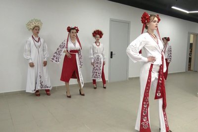 В Хмельницькому національному університеті показали колекції одягу, виготовленого студентами В Хмельницькому національному університеті показали колекції одягу, виготовленого студентами