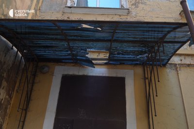 “Дім в аварійному стані”: житель Одеси розповів про занедбану будівлю у центрі міста “Дім в аварійному стані”: житель Одеси розповів про занедбану будівлю у центрі міста
