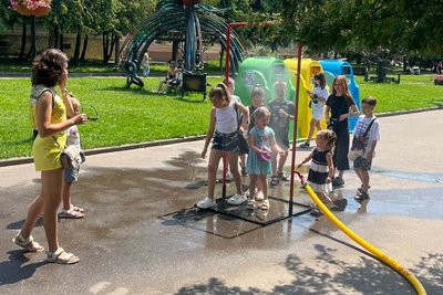 "Допомагають рятуватися в спеку": в райцентрах Рівненщини рятувальники розмістили водні рамки "Допомагають рятуватися в спеку": в райцентрах Рівненщини рятувальники розмістили водні рамки