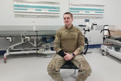 "Я мріяв обручку носити": боєць з Волині розповів про поранення та ампутацію руки "Я мріяв обручку носити": боєць з Волині розповів про поранення та ампутацію руки