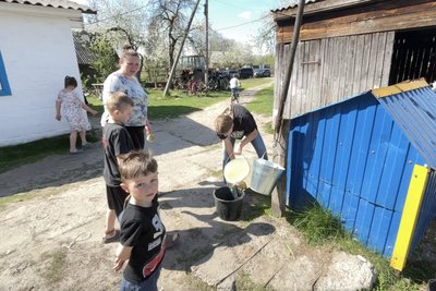 "Багато людей в Європу виїхали, а ми відбудовуємо Україну тут": родина Волошків з Житомирщини виховала 13 дітей "Багато людей в Європу виїхали, а ми відбудовуємо Україну тут": родина Волошків з Житомирщини виховала 13 дітей