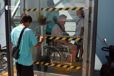 В Одесі облаштували інклюзивний пляж для ветеранів та людей з інвалідністю В Одесі облаштували інклюзивний пляж для ветеранів та людей з інвалідністю