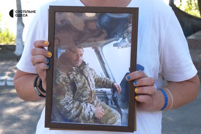 Чотири родини з міста Вилкове Одеської області чекають на повернення військових з острова Зміїний Чотири родини з міста Вилкове Одеської області чекають на повернення військових з острова Зміїний