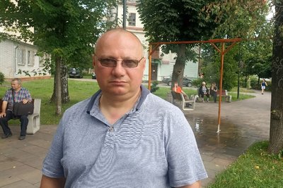 В Житомирі в одному зі скверів встановили туманоутворювач — враження містян В Житомирі в одному зі скверів встановили туманоутворювач — враження містян