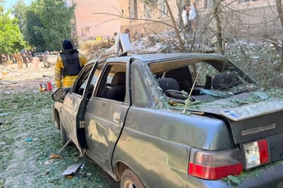Автівка, яка була пошкоджена через російський удар по Ізюму, 19 липня 2026 року Автівка, яка була пошкоджена через російський удар по Ізюму, 19 липня 2026 року