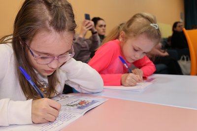 У Харкові написали радіодиктант пса Патрона про мінну небезпеку У Харкові написали радіодиктант пса Патрона про мінну небезпеку