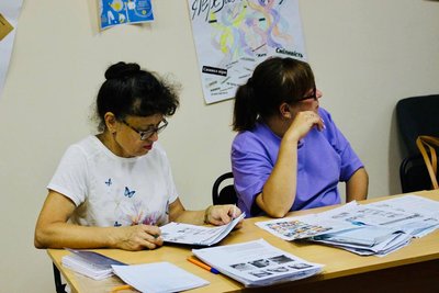 "Людина біжить, кричить і горить", — переселенка з Херсона Олена Катренко про життя в окупації "Людина біжить, кричить і горить", — переселенка з Херсона Олена Катренко про життя в окупації