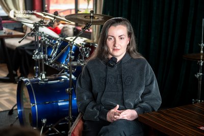 “Спочатку грав на кастрюлях”: 11-річний барабанщик з Маріуполя грає у Чорноморську “Спочатку грав на кастрюлях”: 11-річний барабанщик з Маріуполя грає у Чорноморську
