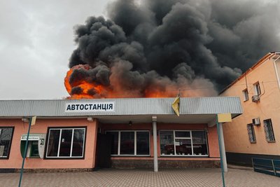 У Чуднові ліквідували пожежу на автостанції: що сталося У Чуднові ліквідували пожежу на автостанції: що сталося