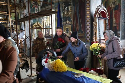 У Луцьку попрощалися з 39-річним старшим навідником Денисом Савчуком У Луцьку попрощалися з 39-річним старшим навідником Денисом Савчуком