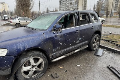 Шосте влучання: РФ знову вдарила безпілотником поблизу ТРЦ у Сумах
