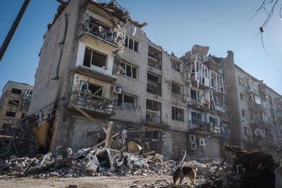 Зруйнований ракетою будинок у Покровську Зруйнований ракетою будинок у Покровську