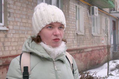 У Харкові соцпрацівники розносять безплатні гарячі обіди підопічним додому, Вікторія носить їсти 5 людям У Харкові соцпрацівники розносять безплатні гарячі обіди підопічним додому, Вікторія носить їсти 5 людям