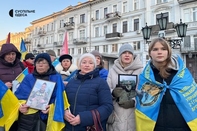 З портретами, піснями та лампадками: в Одесі вшанували пам’ять полеглих захисників З портретами, піснями та лампадками: в Одесі вшанували пам’ять полеглих захисників