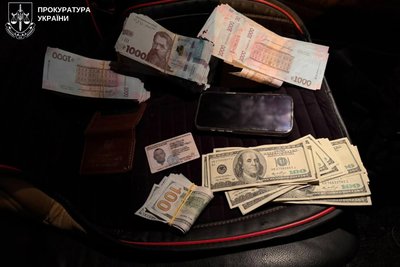 В Одесі чоловіка підозрюють в організації незаконного виїзду за кордон за 13 тисяч доларів В Одесі чоловіка підозрюють в організації незаконного виїзду за кордон за 13 тисяч доларів