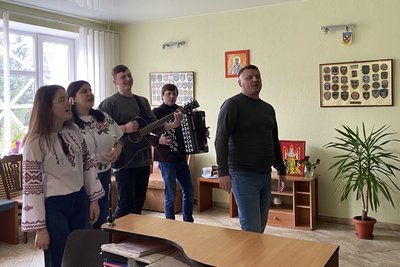 "Аж голос зірвав, так співав": в госпіталі у Луцьку організували концерт для військових "Аж голос зірвав, так співав": в госпіталі у Луцьку організували концерт для військових